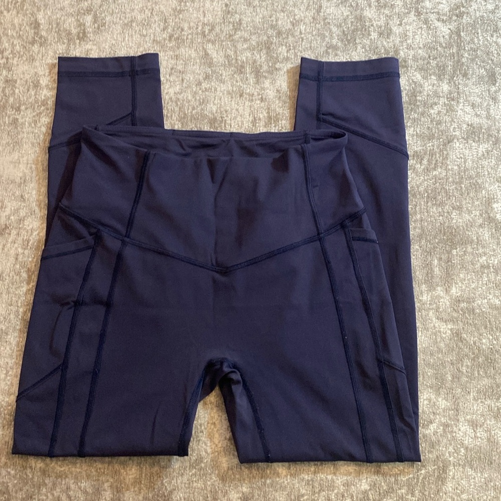 Lululemon Active Yoga Pocket Invigorate leggings. Size 6. Navy Blue color {1200}